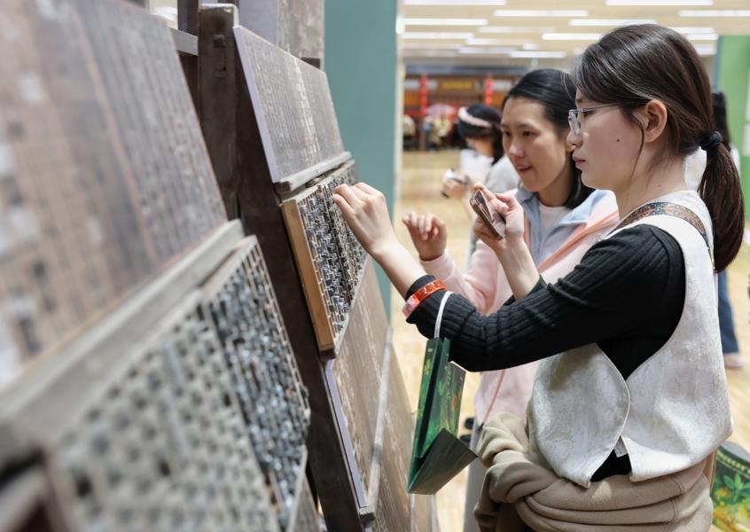 上图之夜：通过书写创造一切 上图东馆变身沉浸式剧场 展开一场文字奇旅