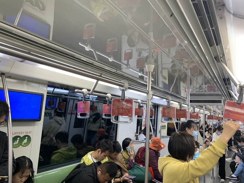 2号线车厢内电子显示屏及条状显示屏均没有启用.jpeg 2号线车厢内电子显示屏及条状显示屏均没有启用.jpeg