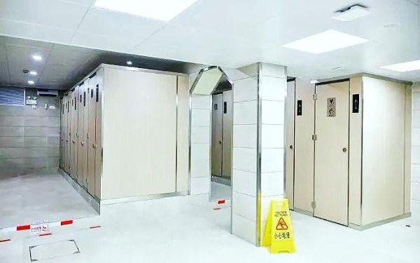 春节公厕不“打烊”  城市温度有保障3.jpg