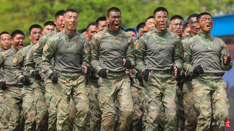 昨天,“好八连”官兵进行战术汇报.jpeg 昨天,“好八连”官兵进行战术汇报.jpeg