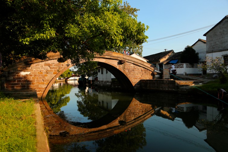 青浦体育：2025年长三角国际铁人三项赛倒计时