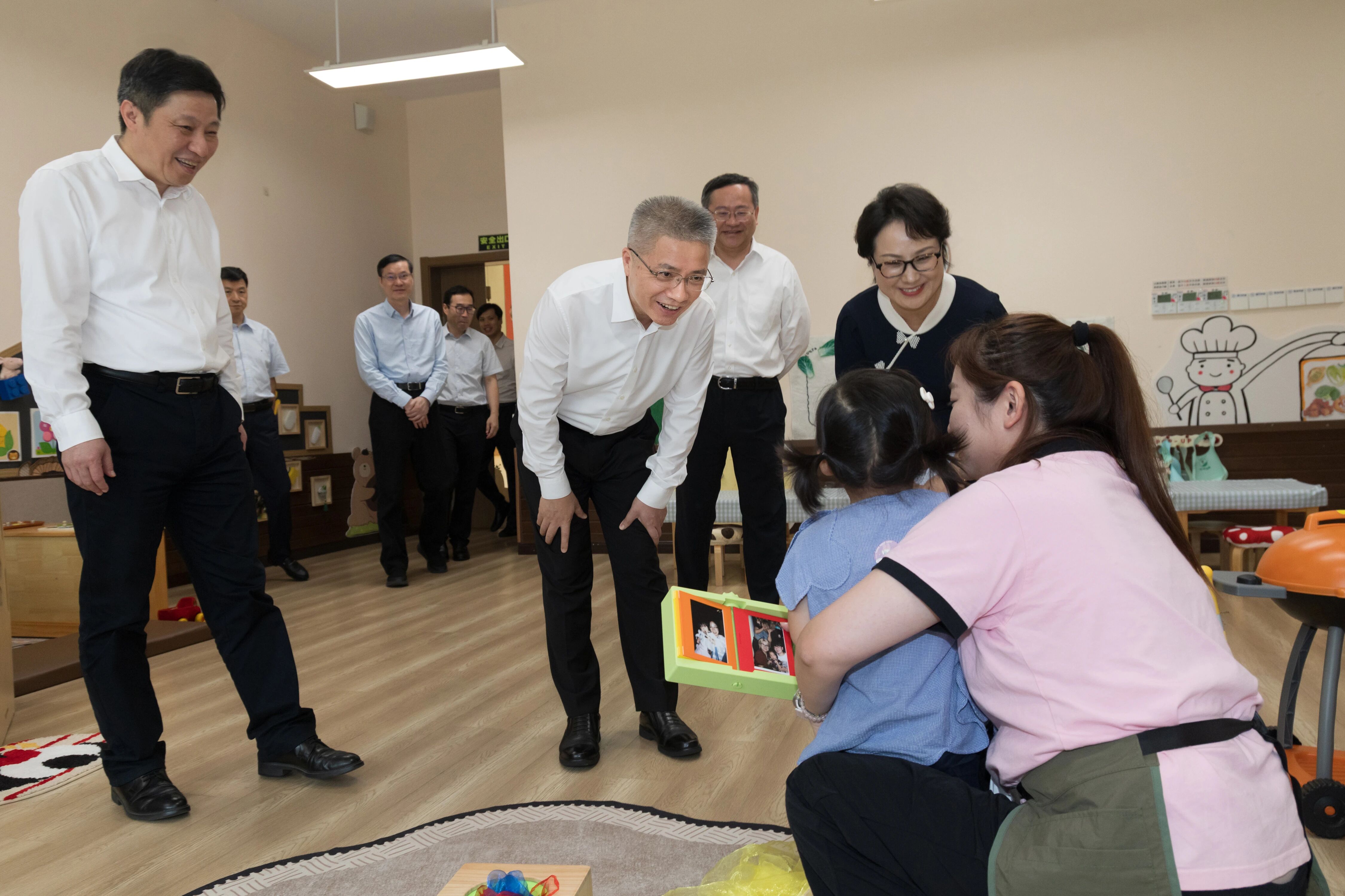 用“绣花功夫”一以贯之推进民心工程、办好民生实事！朱忠明调研上海“十五五”民生领域工作