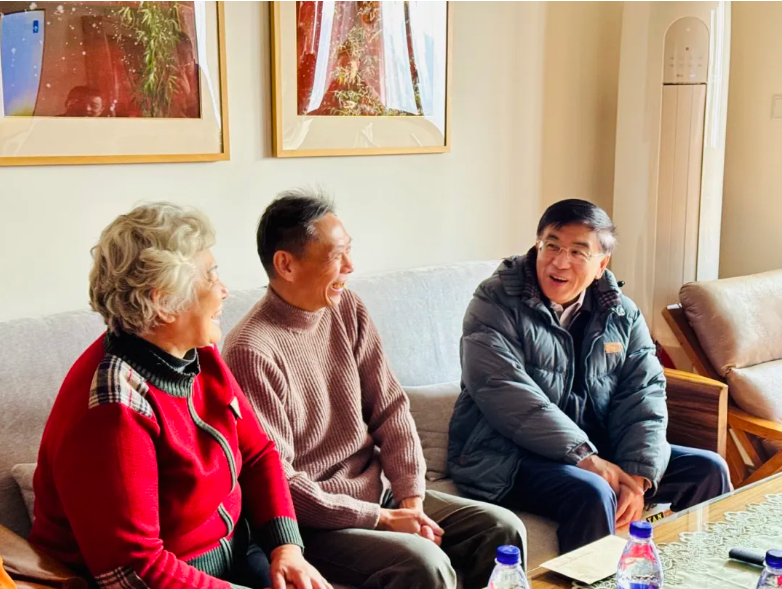 虹口区领导走访慰问困难党员、困难群众和优抚对象 .png 虹口区领导走访慰问困难党员、困难群众和优抚对象 .png