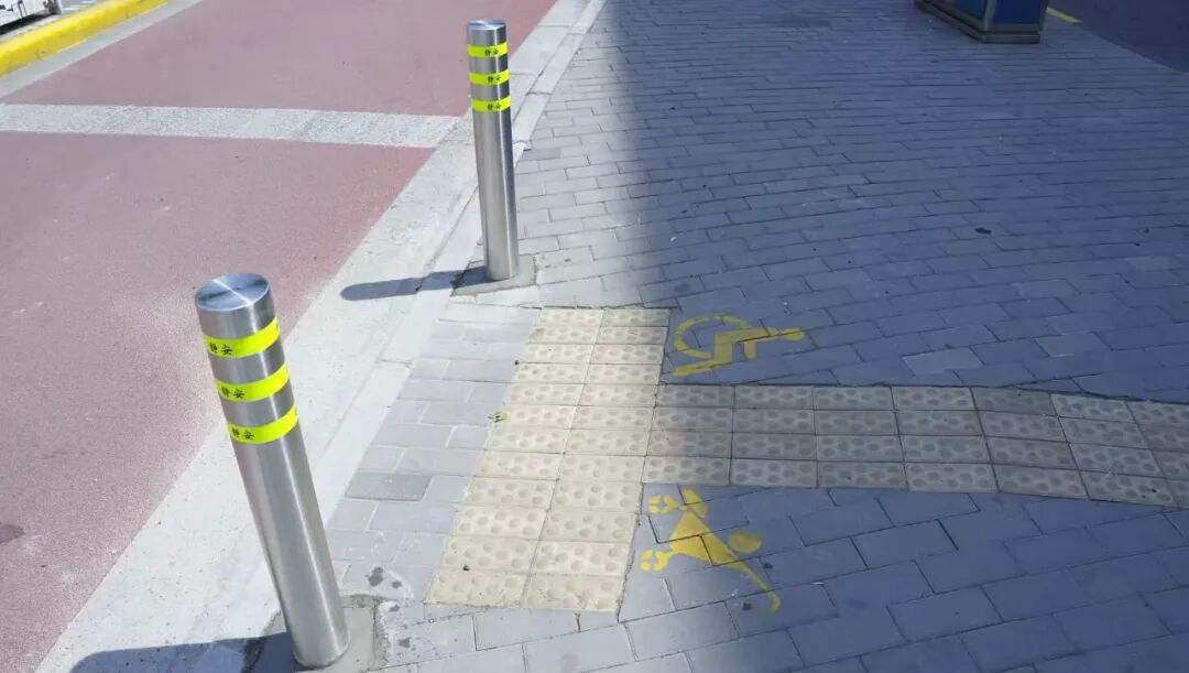 盲道一路从人行道延伸到岛台,零高差、无阻碍.jpeg
