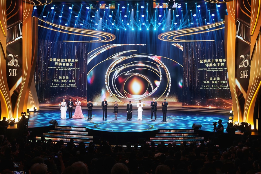 昨晚,第二十六届上海国际电影节金爵盛典在上海大剧院举行。记者 赖鑫琳 摄.jpg 昨晚,第二十六届上海国际电影节金爵盛典在上海大剧院举行。记者 赖鑫琳 摄.jpg