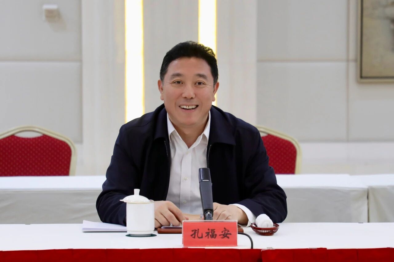 长宁区委召开区第十二次党代会报告征求老领导意见座谈会2.jpg