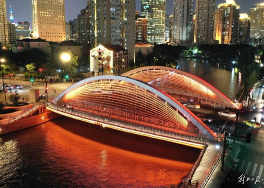 昌平路桥旁的彩绘墙亮了 品味城市之美 更成为大家喜欢上海的理由