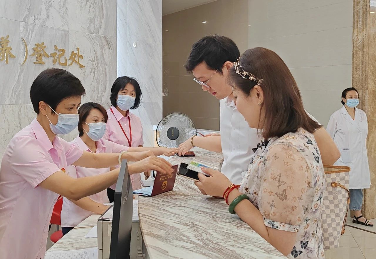 七夕节77对新人在长宁喜结连理1.jpg 七夕节77对新人在长宁喜结连理1.jpg