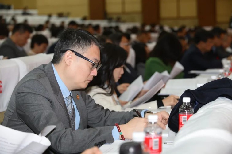 区政协七届四次会议开幕