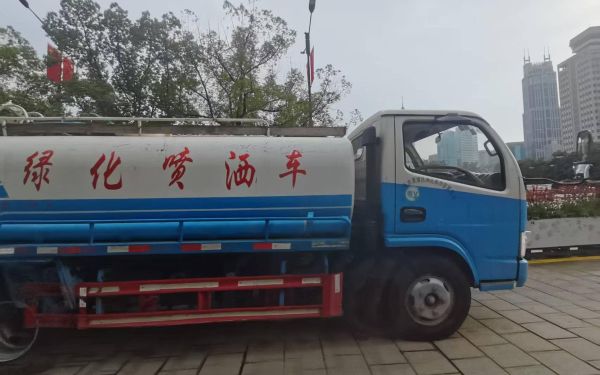 1绿化喷洒车.jpg 1绿化喷洒车.jpg