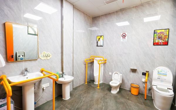 环卫公厕适老化适幼化改造.jpg