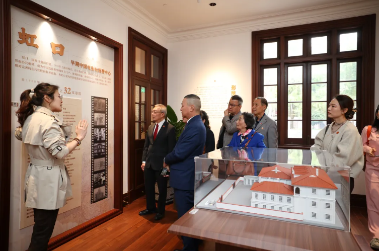 商会成员来到了海派文化中心.png 商会成员来到了海派文化中心.png