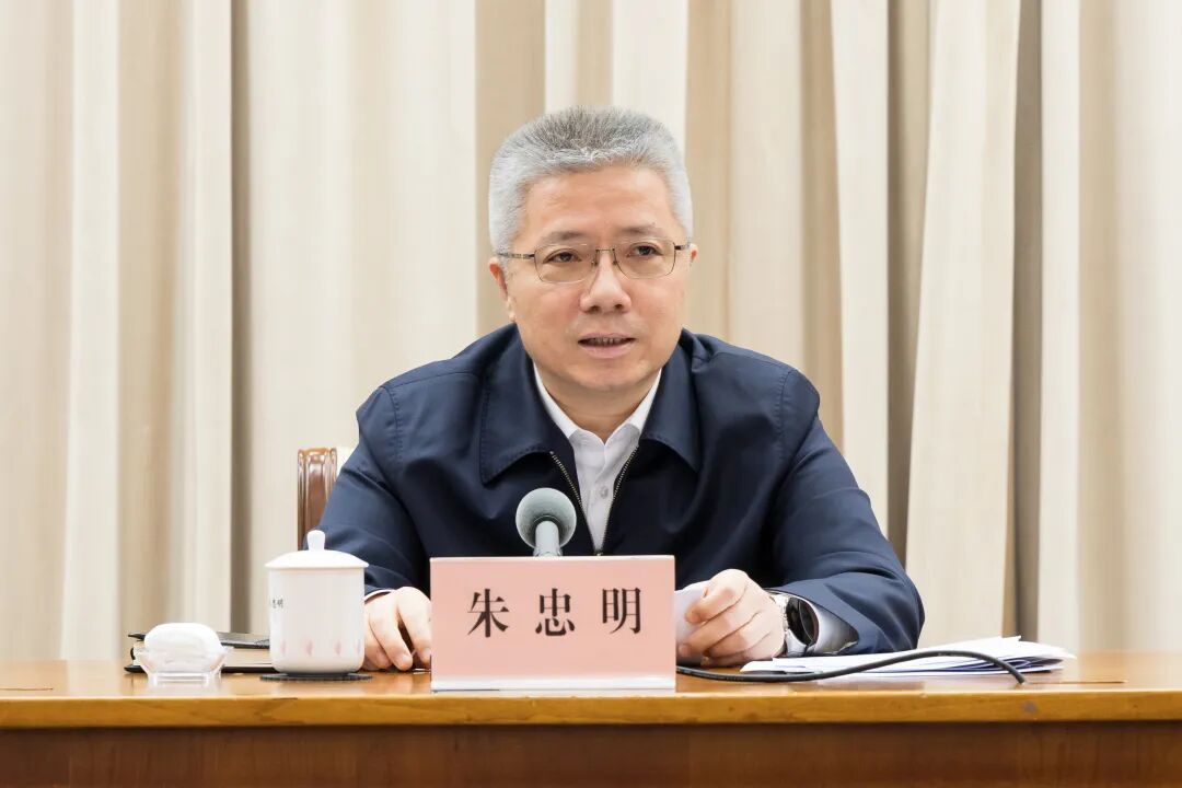 鼓足干劲、砥砺韧劲、增强拼劲 确保“十五五”开局之年各项任务圆满完成 市政府四季度工作会议召开