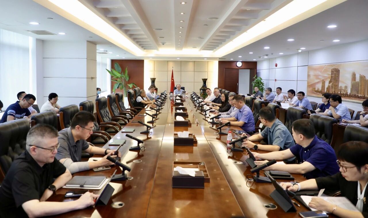 长宁区政府召开常务会议,研究“宁育千帆”中小企业培育等工作,公众代表列席并提出建议1.jpg