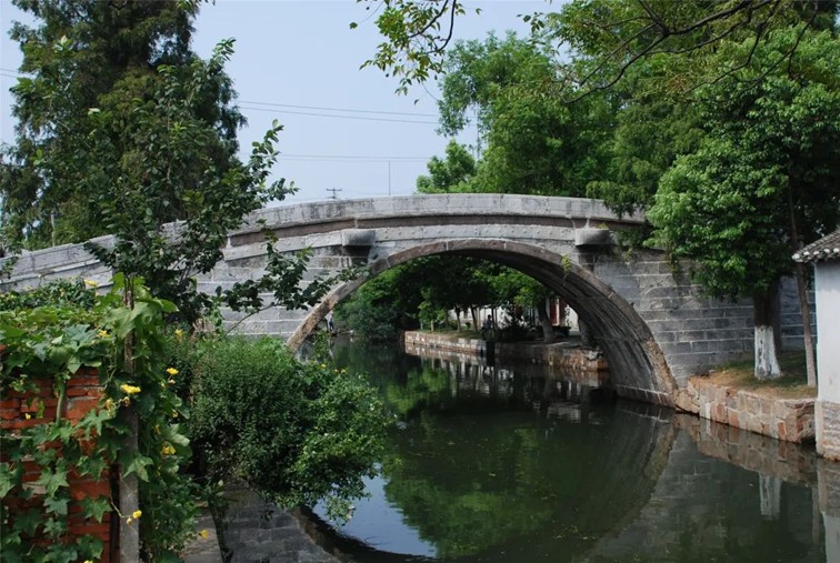 青浦体育：2025年长三角国际铁人三项赛倒计时