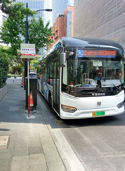 “南申专线”柳林路寿宁路首末站,新立了一块站牌。 均 张家琳 摄 .jpeg “南申专线”柳林路寿宁路首末站,新立了一块站牌。 均 张家琳 摄 .jpeg