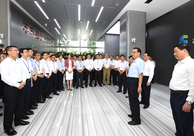 李克强在上海考察强调抓住新机遇，对标国际先进水平