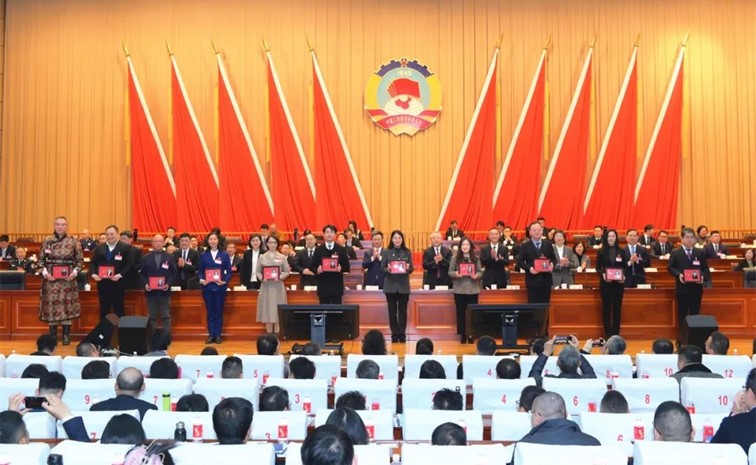 区政协七届四次会议开幕