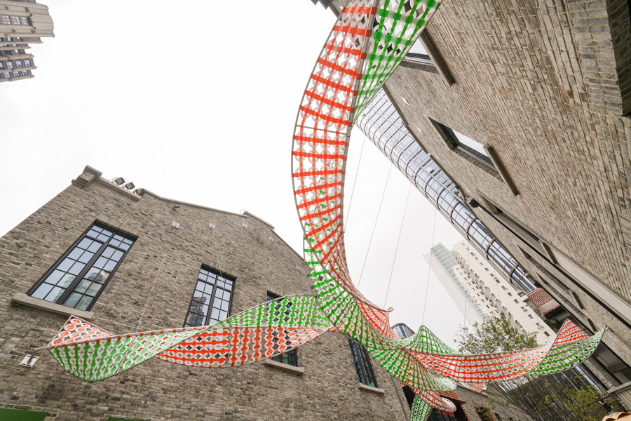 鸿寿坊主入口的艺术装置以当代艺术风格呈现抽象的“油条”。 资料照片 .jpeg 鸿寿坊主入口的艺术装置以当代艺术风格呈现抽象的“油条”。 资料照片 .jpeg