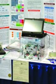 姚悦研发的光学计算机模拟样机