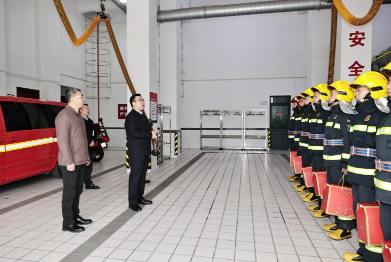 虹口区领导调研区消防救援支队 .png