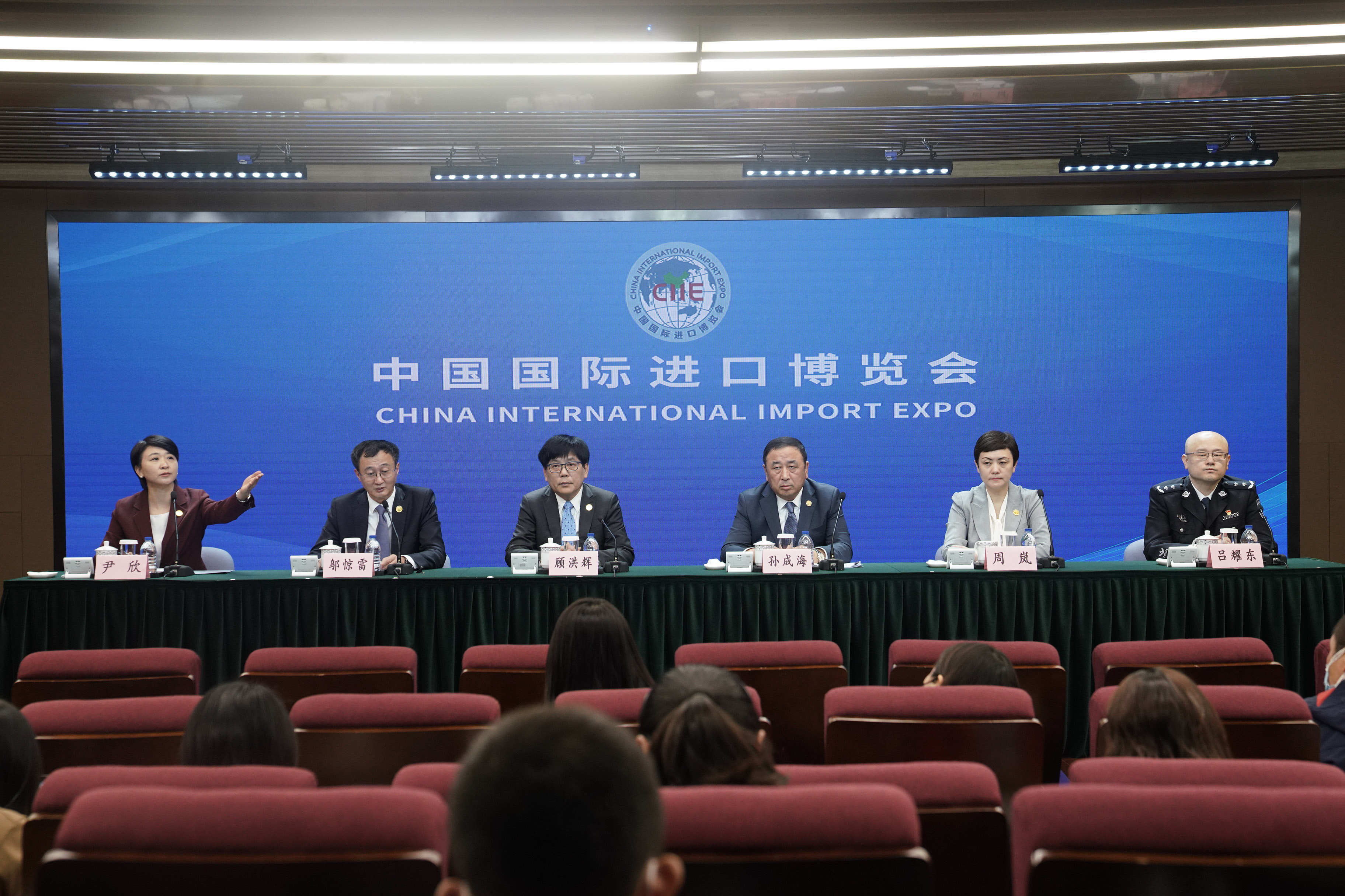 发布会.jpg 发布会.jpg