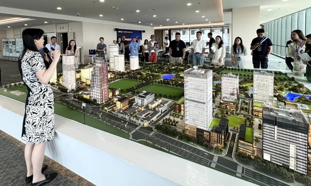 0723_152542_820.jpg 0723_152542_820.jpg