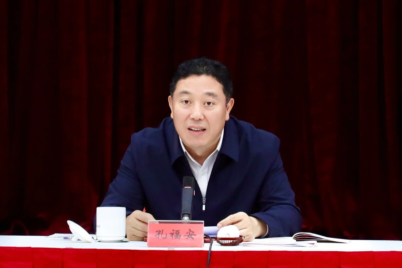 长宁区深入学习贯彻习近平总书记关于基层工作方法的重要论述座谈会暨区委中心组学习会举行1.jpg