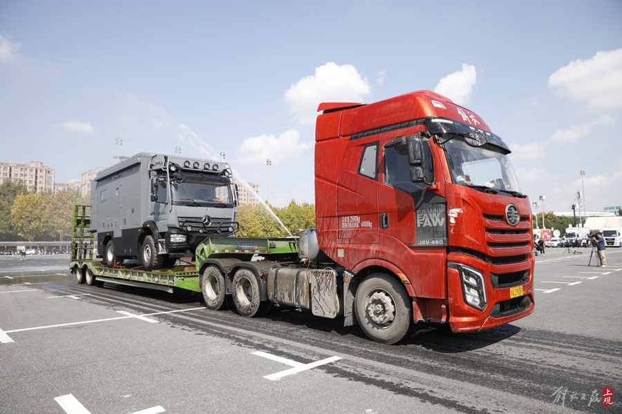 戴姆勒卡车的新一代奔驰Atego 1023 4×4越野旅居车运抵“四叶草”.jpeg 戴姆勒卡车的新一代奔驰Atego 1023 4×4越野旅居车运抵“四叶草”.jpeg