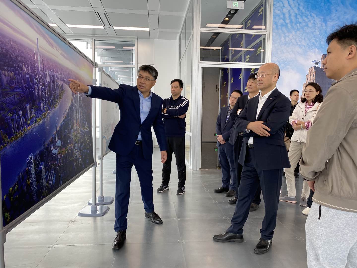 “企航北外滩——区长邀您走进虹口” 虹口区区长胡广杰为嘉宾述说北外滩发展的宏伟蓝图