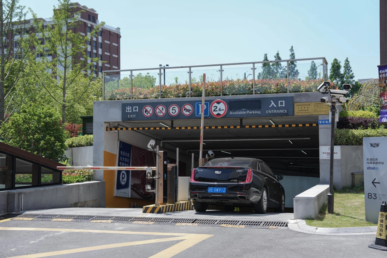 上海首批7个智慧停车场库公开测试——交通指挥中心(宣传展示中心)深入一线采访民心工程.jpeg 上海首批7个智慧停车场库公开测试——交通指挥中心(宣传展示中心)深入一线采访民心工程.jpeg