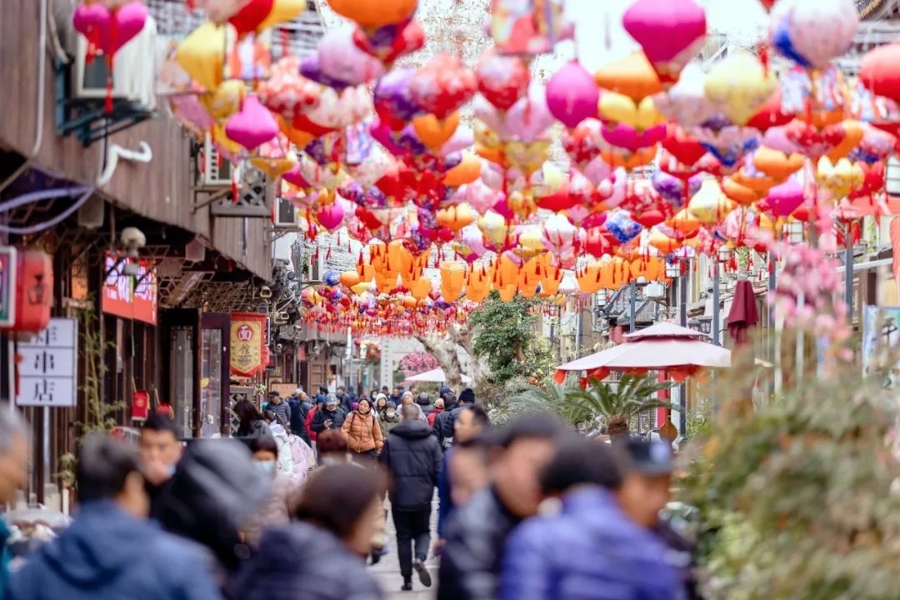 新春之际,花灯装点川沙古镇。 资料照片 .png 新春之际,花灯装点川沙古镇。 资料照片 .png