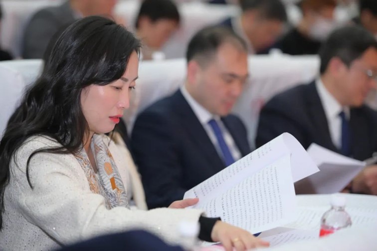 区政协七届四次会议开幕