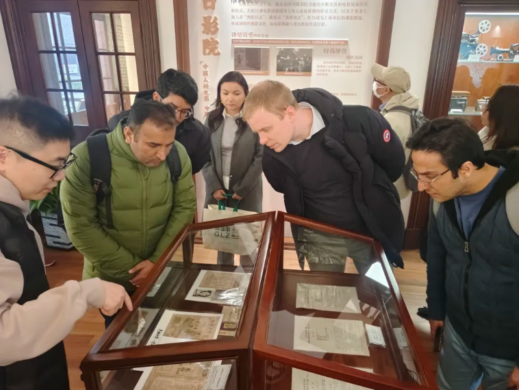 米拉德(Milad)右一.png 米拉德(Milad)右一.png