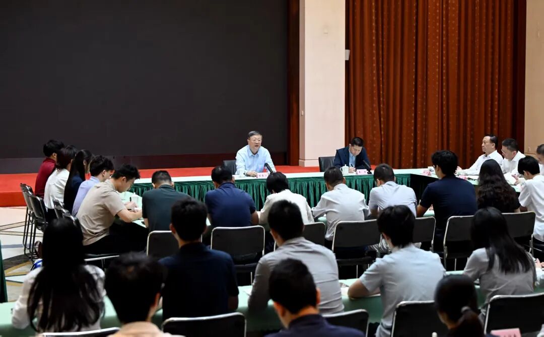 聚焦基础研究主题 陈吉宁为复旦大学师生代表作形势与政策报告