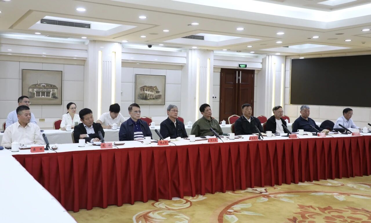 长宁区委召开区第十二次党代会报告征求老领导意见座谈会3.jpg