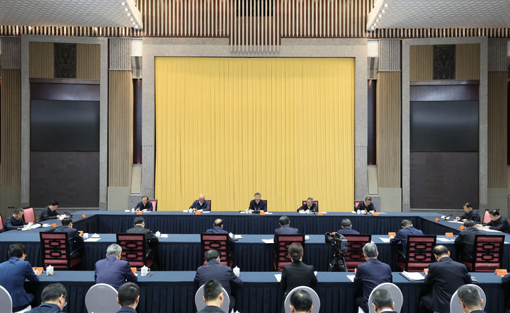 4月30日上午,中共中央总书记、国家主席、中央军委主席习近平在上海主持召开部分省区市“十五五”时期经济社会发展座谈会并发表重要讲话。新华社记者 丁林 摄.jpg