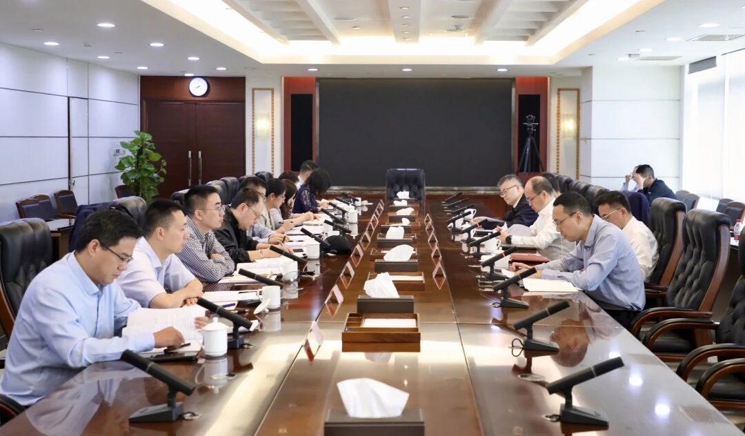 中共长宁区委召开党代会报告征求意见系列座谈会3.jpg