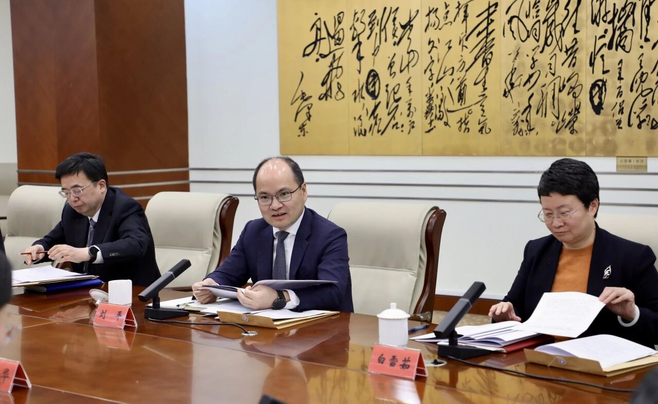 巩固提升四大特质、加快实施四大战略,奋力打造“大虹桥东引擎”、建强“大都市西门户”! 十一届区委十一次全会绘就长宁未来发展新蓝图4.jpg