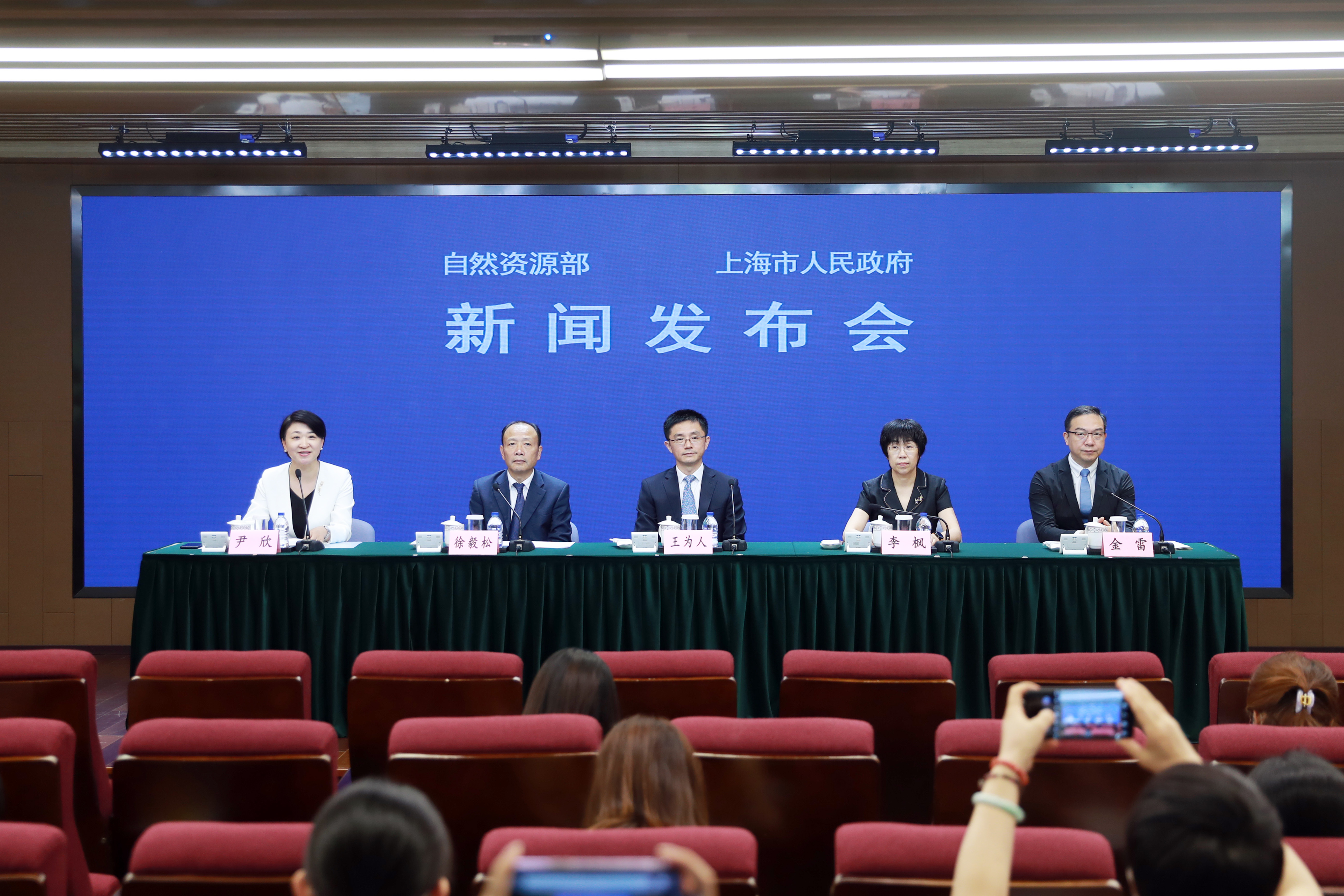 发布会.jpg 发布会.jpg