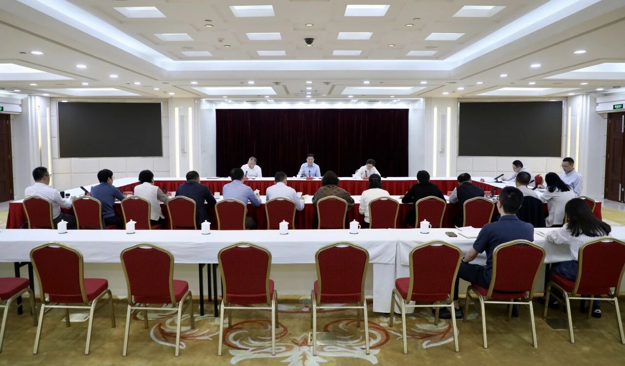 中共长宁区委召开党代会报告征求意见系列座谈会1.jpg