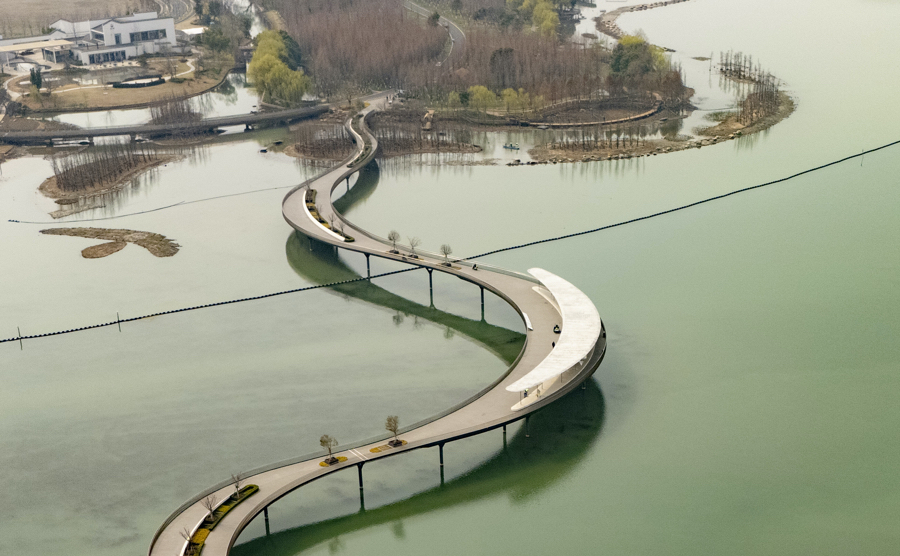 元荡湖23公里蜿蜒岸线，已于近期全线贯通.jpg
