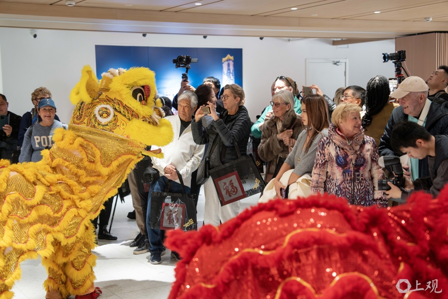 上海北外滩旅游度假区咨询服务中心迎来2025年上海首艘访问港邮轮游客.jpg 上海北外滩旅游度假区咨询服务中心迎来2025年上海首艘访问港邮轮游客.jpg