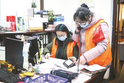 上海党员干部下沉一线支援防疫 上海党员干部下沉一线支援防疫