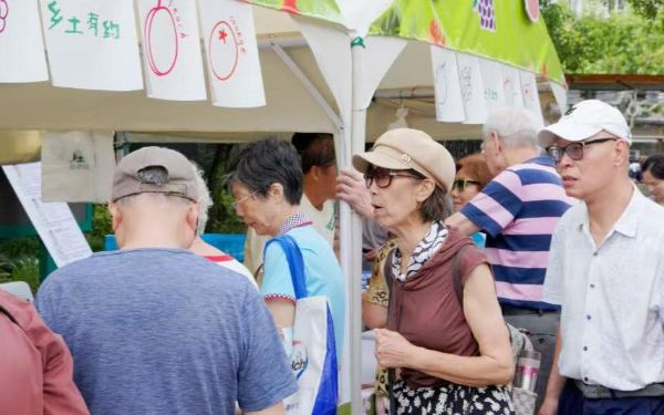 “阿拉果实熟了”——2025年夏季果品进公园首个周末现场推介火热2.jpg “阿拉果实熟了”——2025年夏季果品进公园首个周末现场推介火热2.jpg