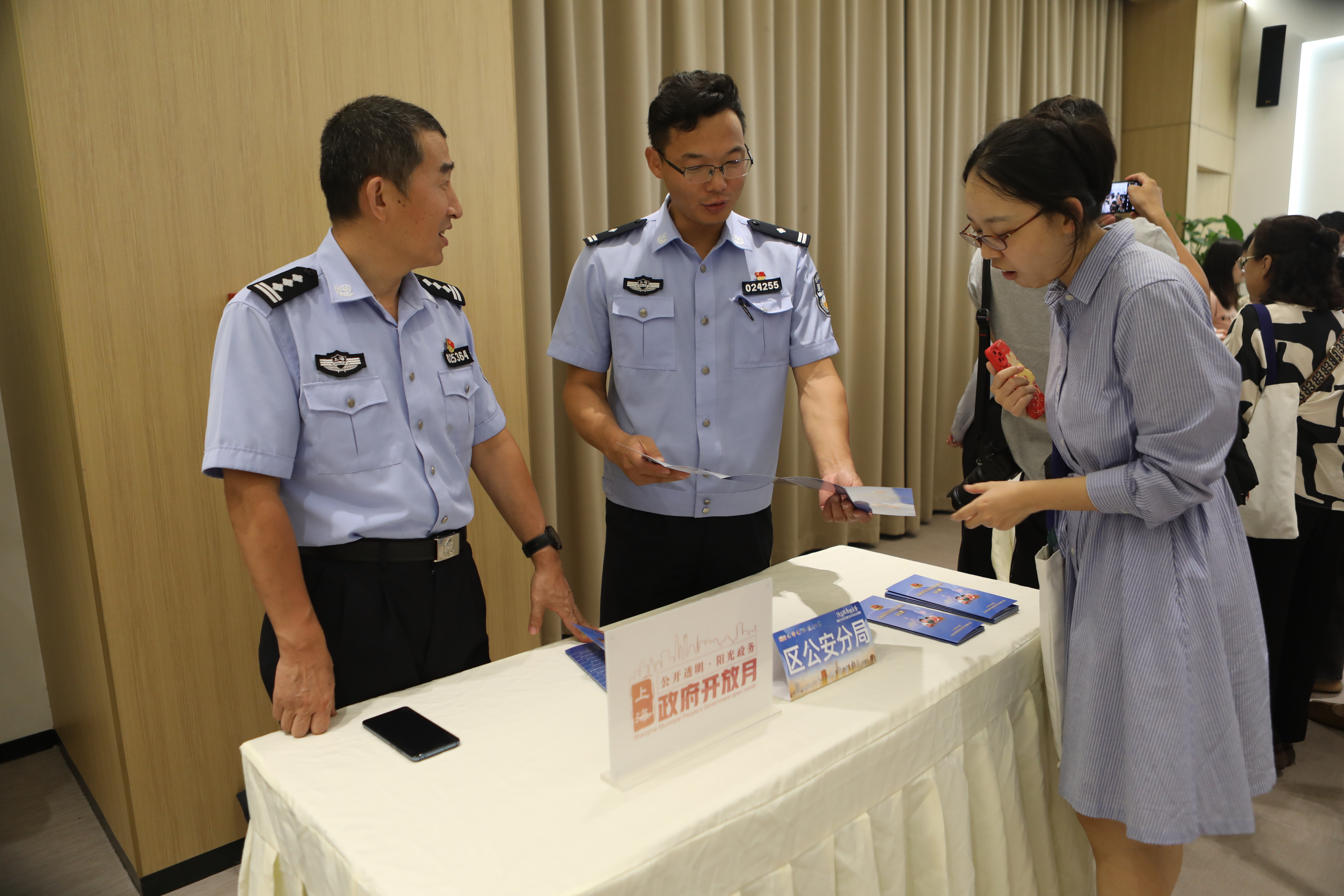 【听】入场券被“秒光” 长宁这场政策“课堂”有何魅力？4.jpg