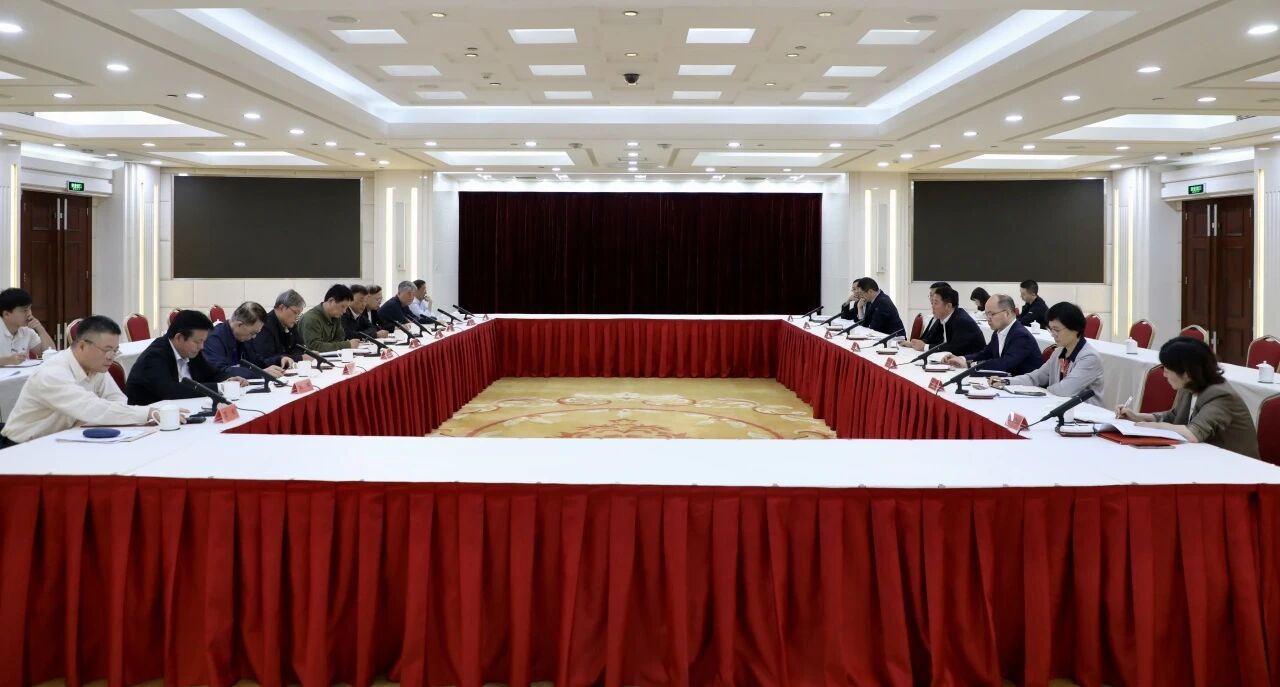 长宁区委召开区第十二次党代会报告征求老领导意见座谈会1.jpg