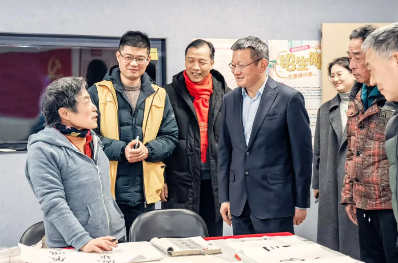 虹口区领导深入社区开展“面对面”联系服务群众活动.png 虹口区领导深入社区开展“面对面”联系服务群众活动.png