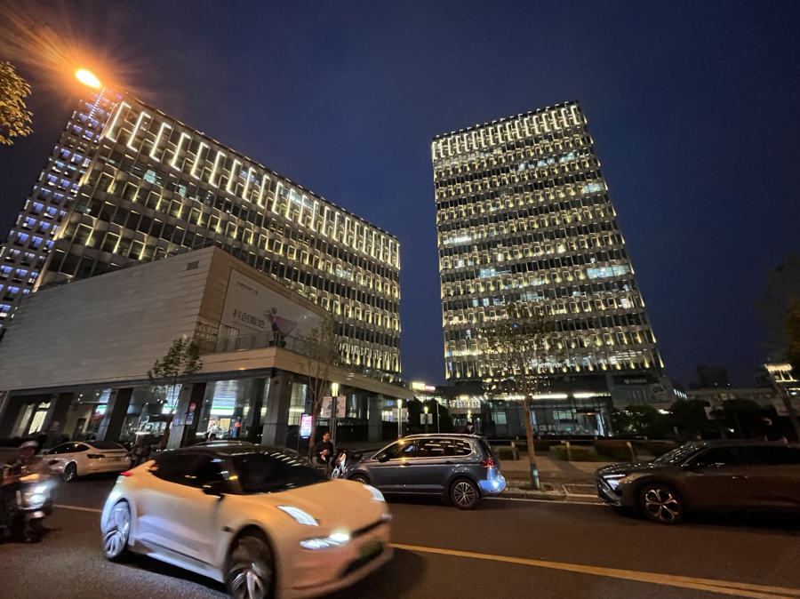 大厂“夜高峰困境”待破解.jpeg 大厂“夜高峰困境”待破解.jpeg