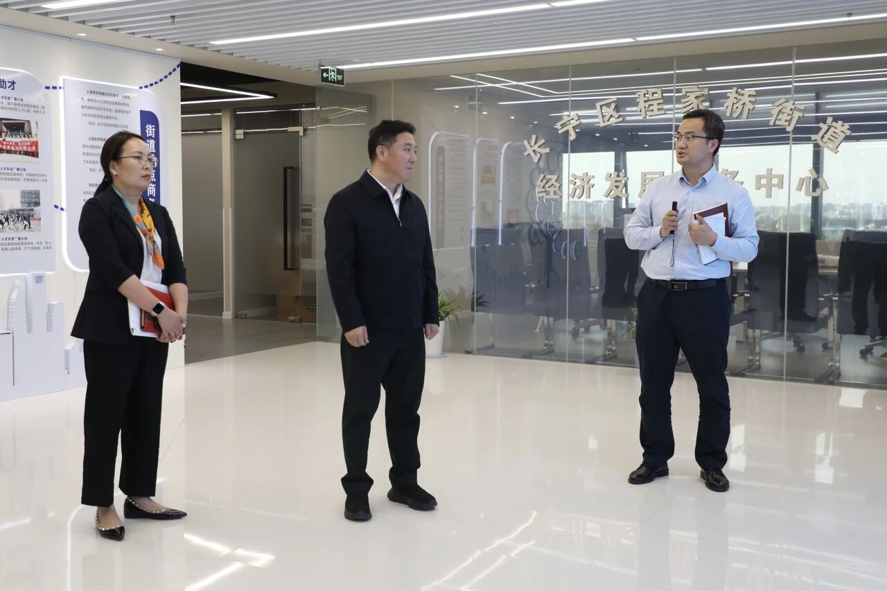 长宁区委书记孔福安在程家桥街道调研营商服务工作3.jpg
